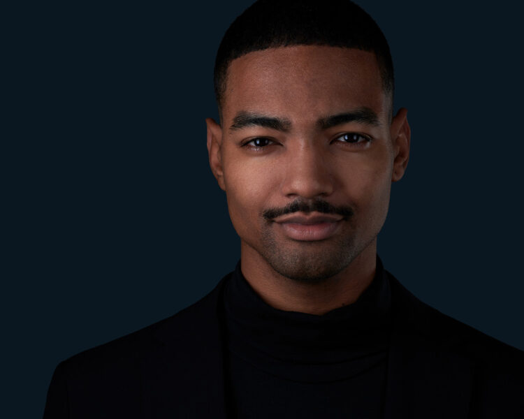 M_Michaela0453_RT_Grey_Dark_Blue_HS_SMC_1500px